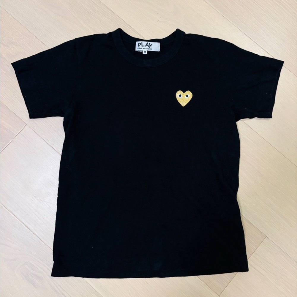 Comme des Garçons PLAY Gold Heart T-Shirt – Women’s Medium